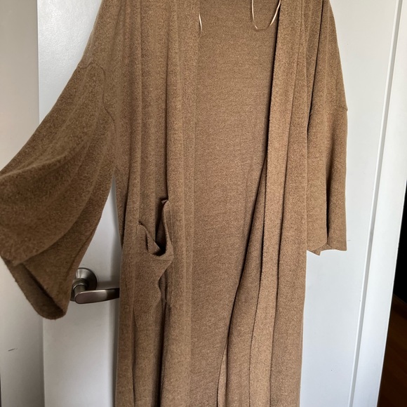 Long brown/tan cardigan. Size M. Fits large. Excellent condition - Picture 2 of 3